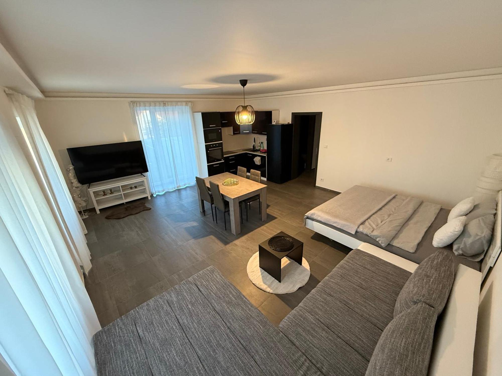 72m2 Private Garden Parking Free * Praga