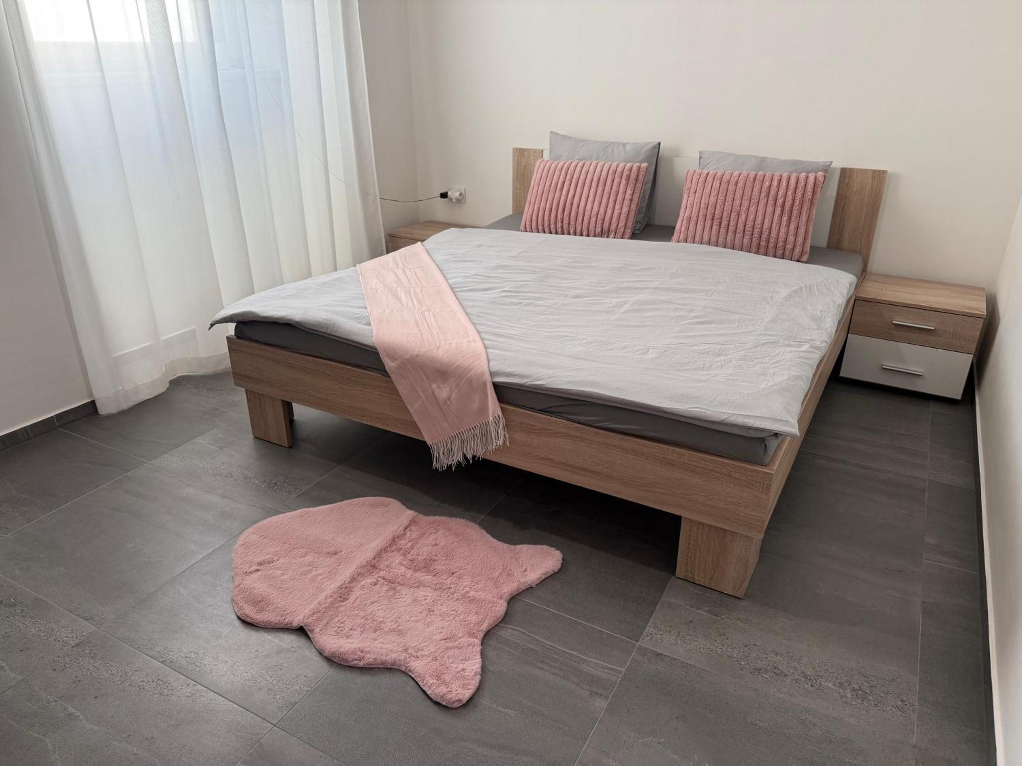 72m2 Private Garden Parking Free * Praga