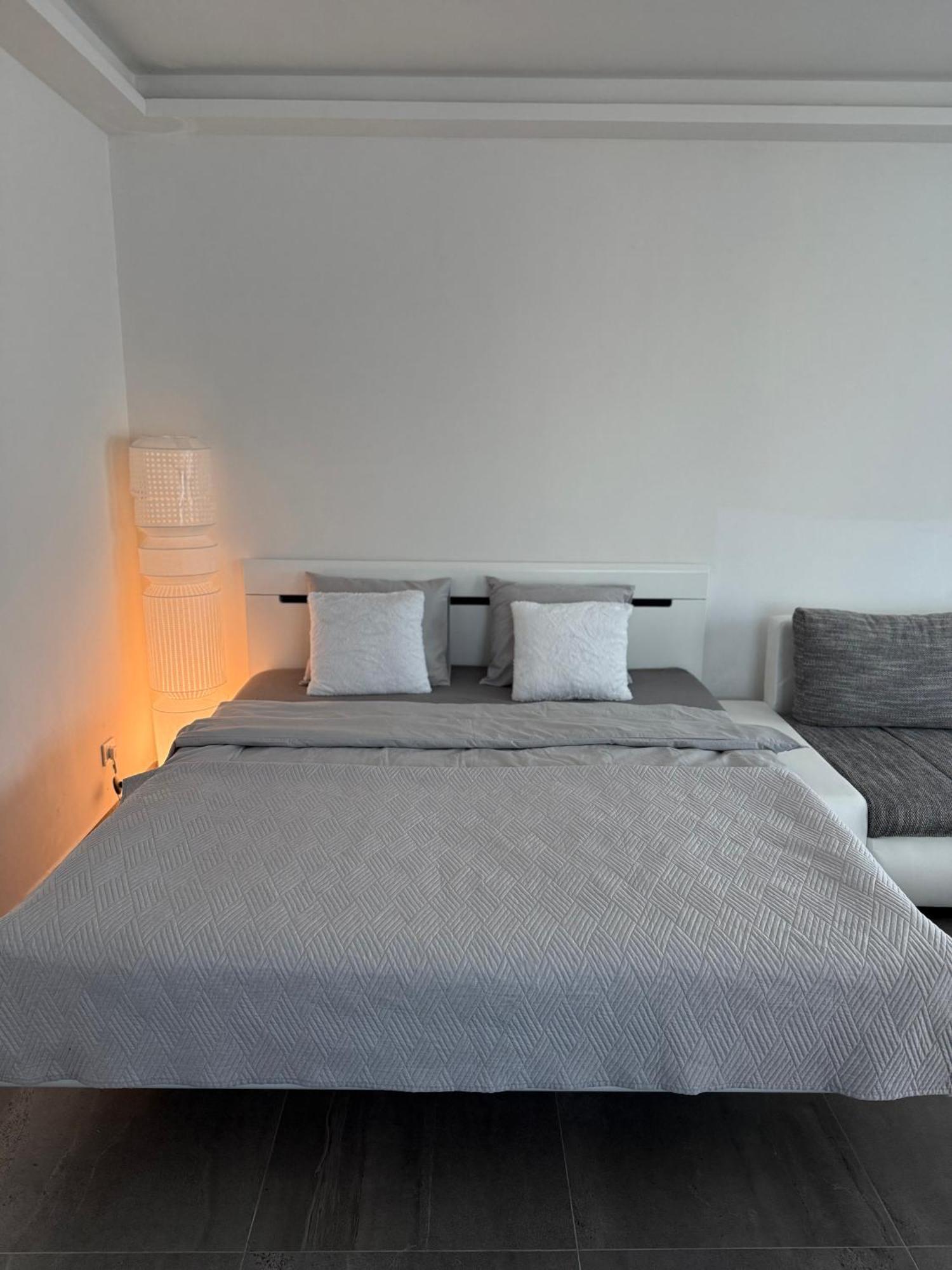 Apartament 72m2 Private Garden Parking Free Praga